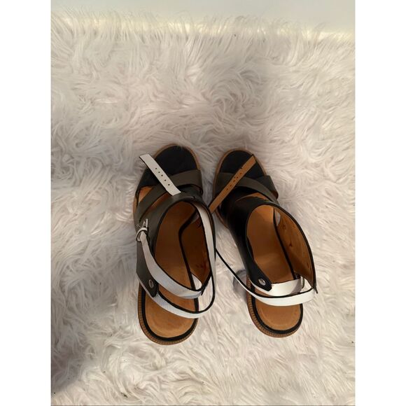 L.A.M.B chase heels lucite sz 10 olive black leather sandals - Picture 3 of 8